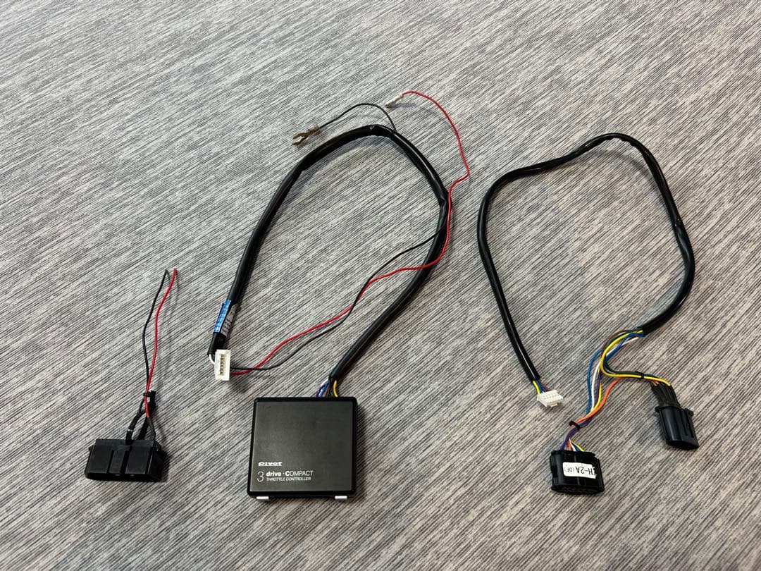 なお pivot 3drive COMPACT スロットルコントローラー