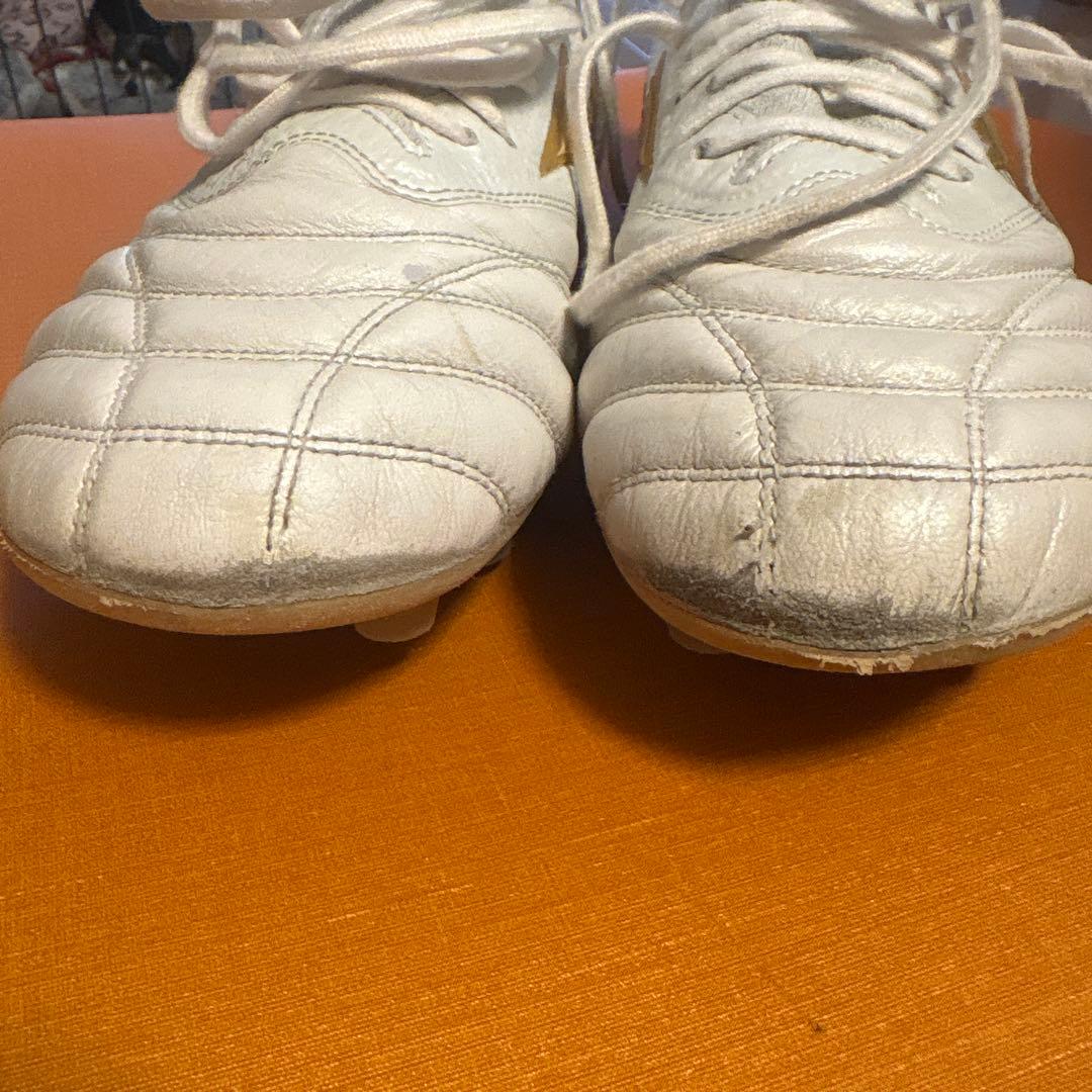 Mizuno Morelia ネオ4 ベータホワイト FGスパイク