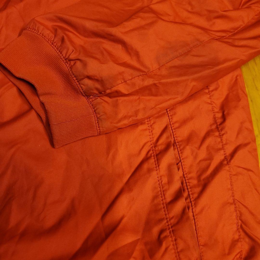 Nike レッドウィンドブレーカー