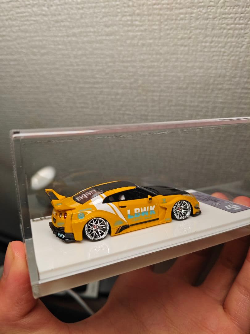 LBWK GTR 1/64 ミニカー ケース付き