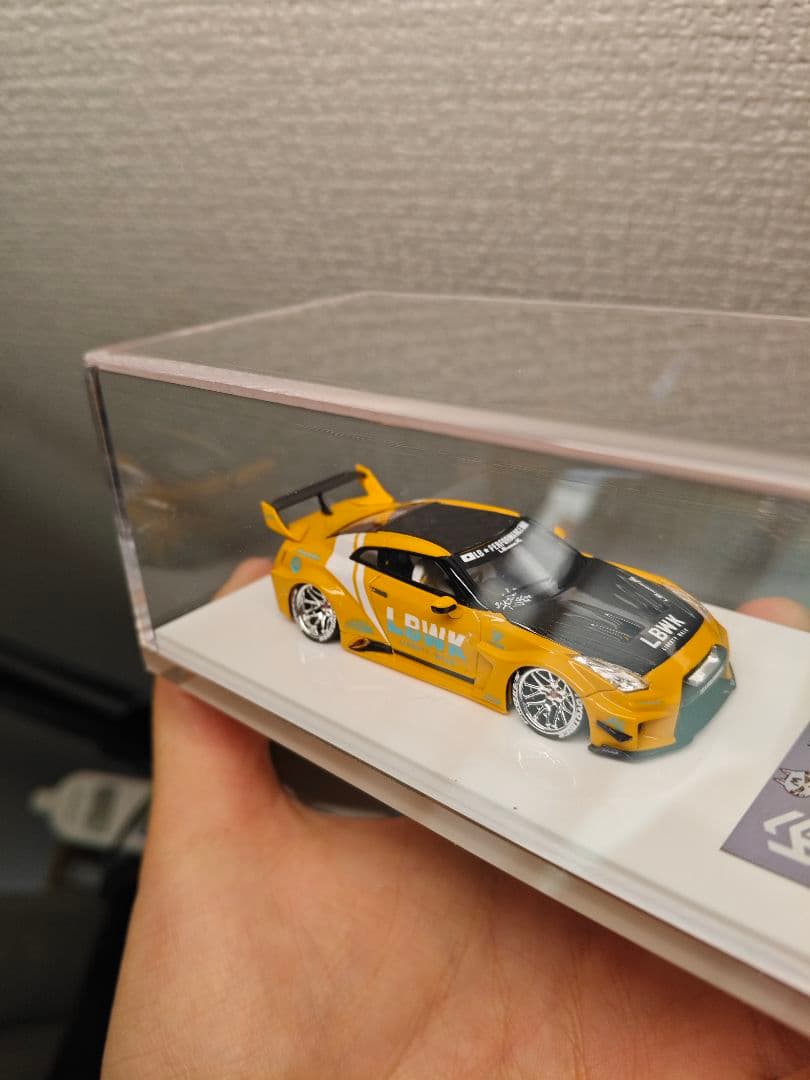 LBWK GTR 1/64 ミニカー ケース付き