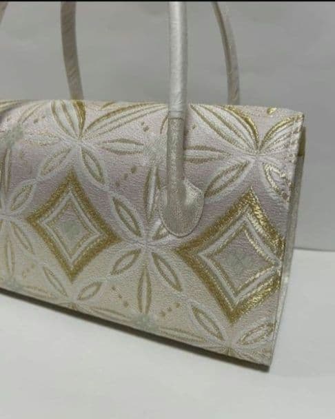 まゆ【新品未使用】かぶせバッグ　七宝つなぎ柄　利休バック　あおりバック