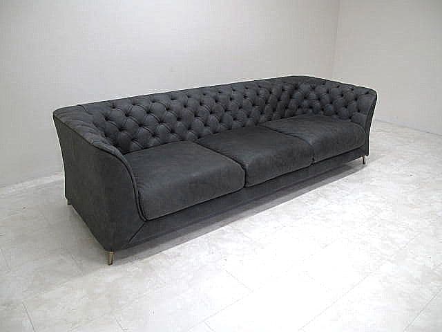 【展示品】ナツッジ「LaScala」チェスターフィールド3人掛けソファ約120万