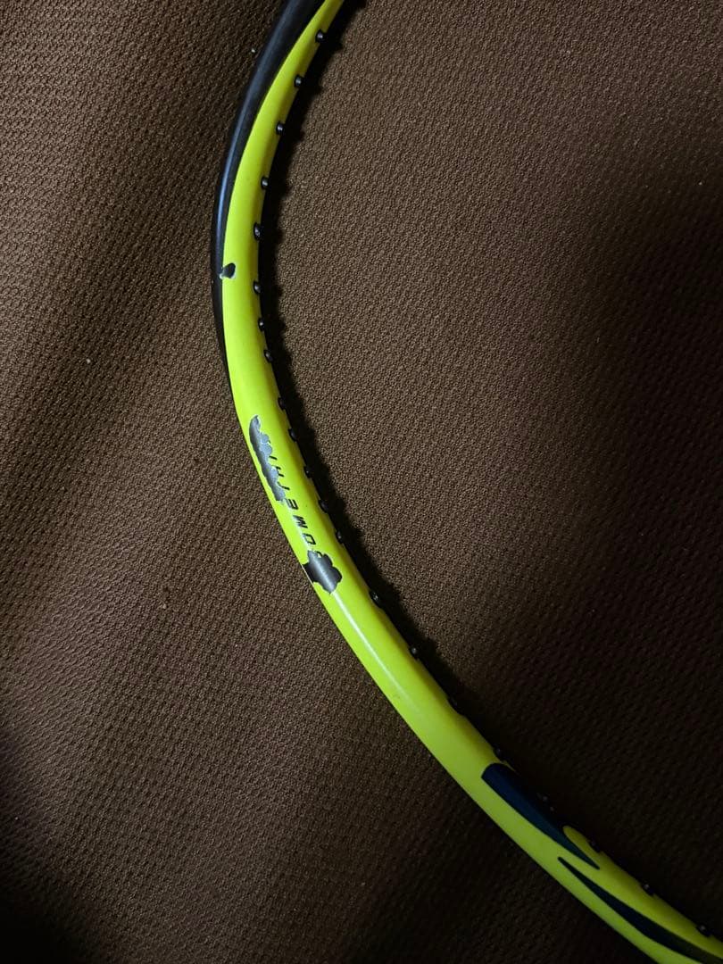 バドミントンラケット 青と黄のグラデーション