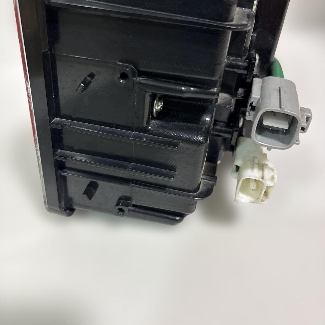 【28】小糸　トラック用 4t 10t ノーマルタイプ（助手席側）クリア
