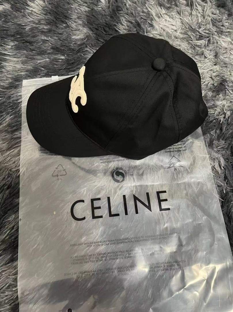 CELINE ブラック ベースボールキャップ