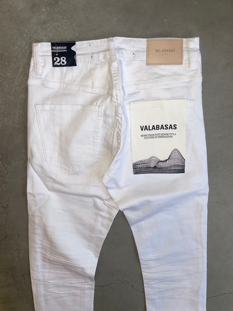 【新品】 VALABASAS スキニー ホワイト サイズ28 早い者勝ち‼️