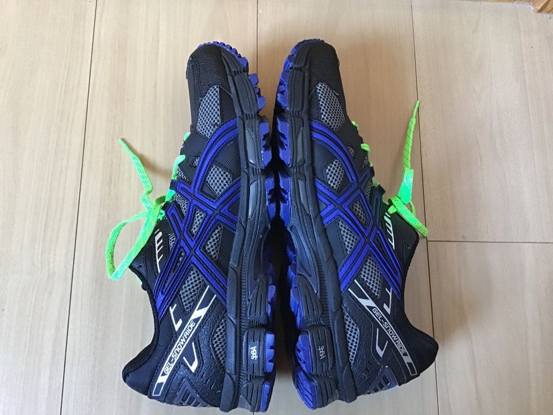 asics ランニングシューズ　ゲルスノーライド　　２６センチ