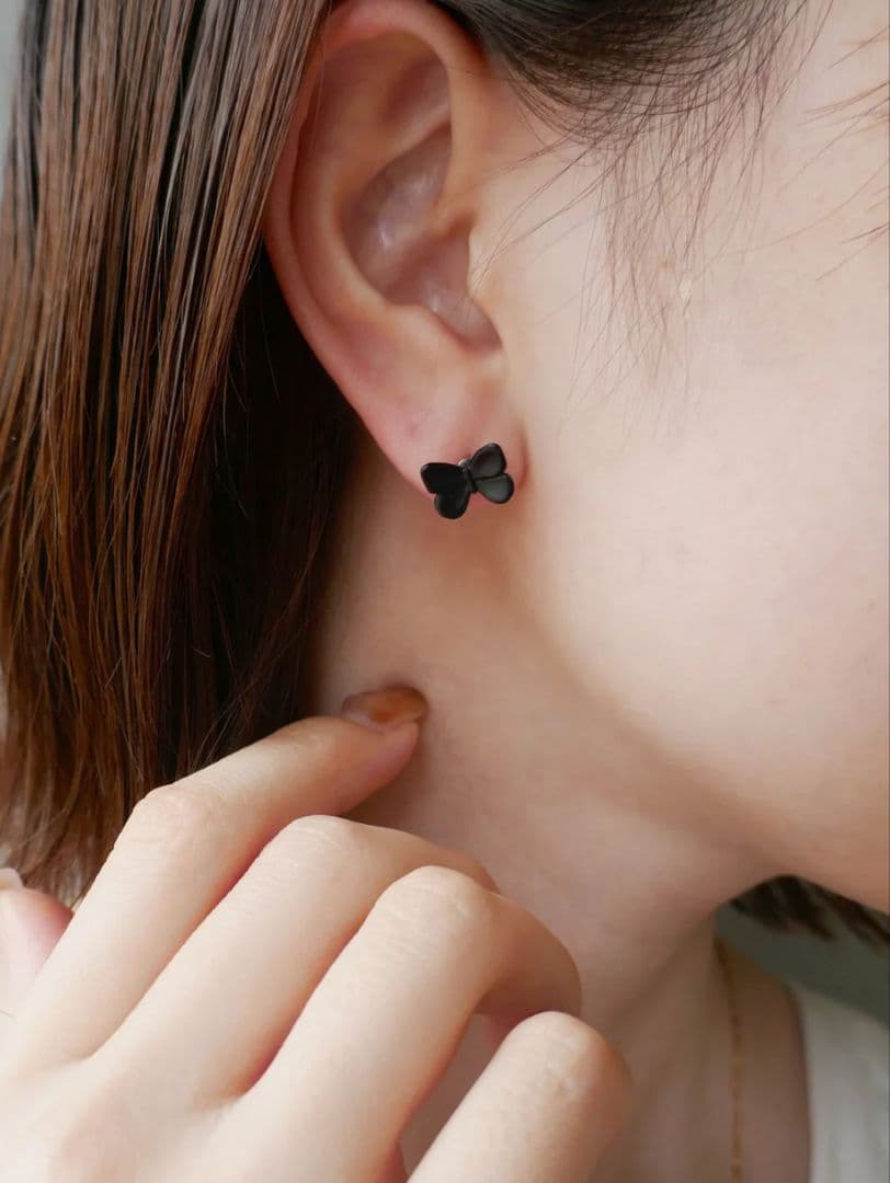 e.m. 　黒蝶々モチーフ　シルバーピアス