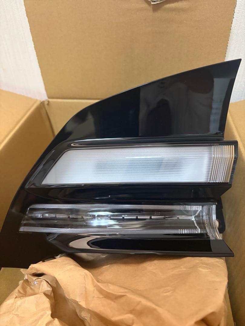 60プリウス PHEV 純正テールレンズ 左右セット 美品