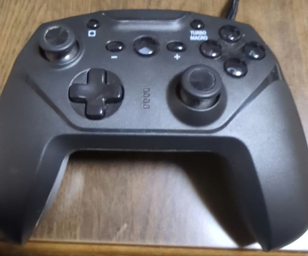 Switch本体2台セット 画像2の付属品と非純正コントローラー付