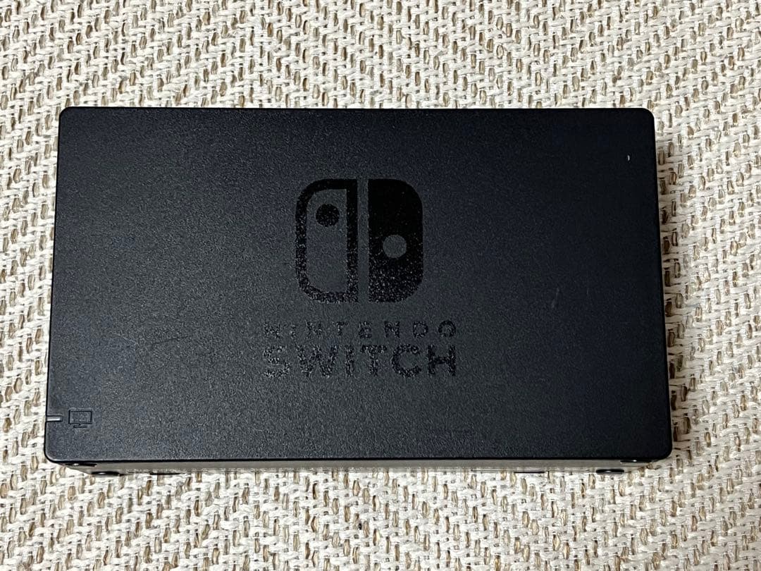【動作確認済】Nintendo Switch本体，赤/緑ジョイコン（付属品付き）