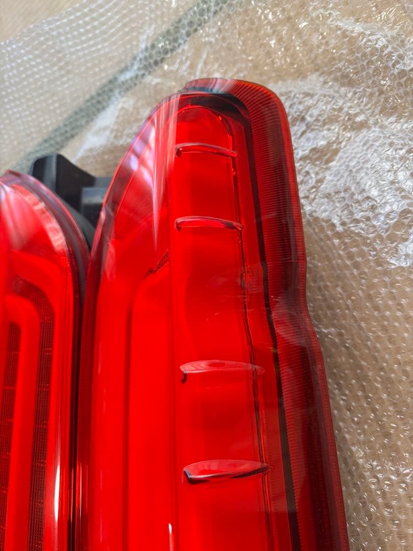 値下げ！ヴァレンティ　ハイエースバン　REVOジュエルLEDテール　美品送料込み