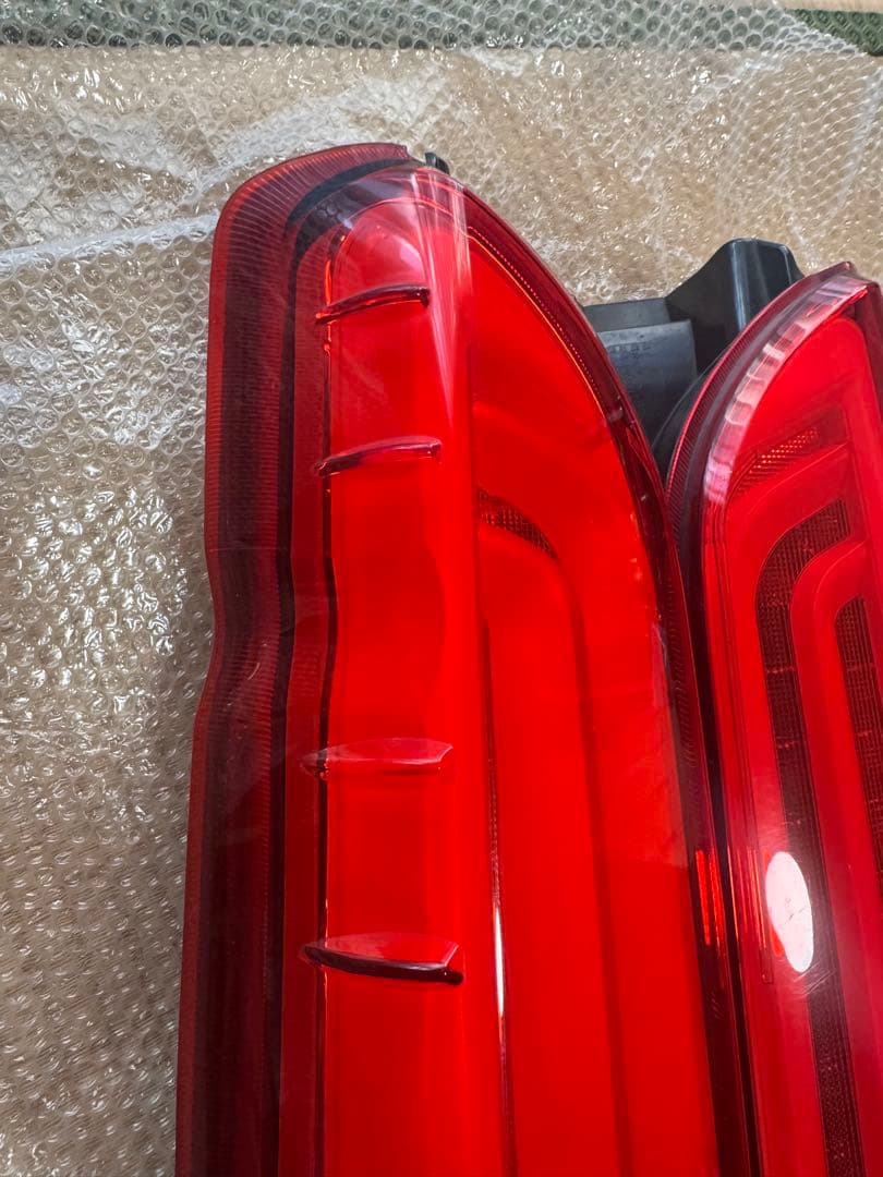 値下げ！ヴァレンティ　ハイエースバン　REVOジュエルLEDテール　美品送料込み