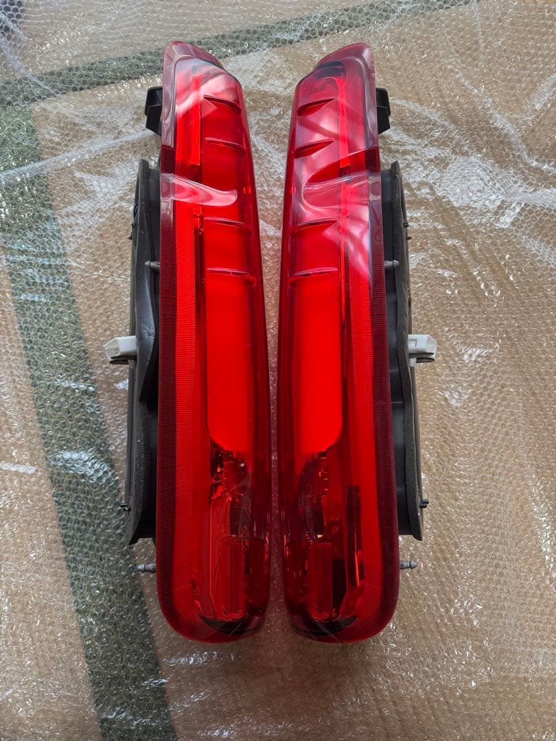 値下げ！ヴァレンティ　ハイエースバン　REVOジュエルLEDテール　美品送料込み