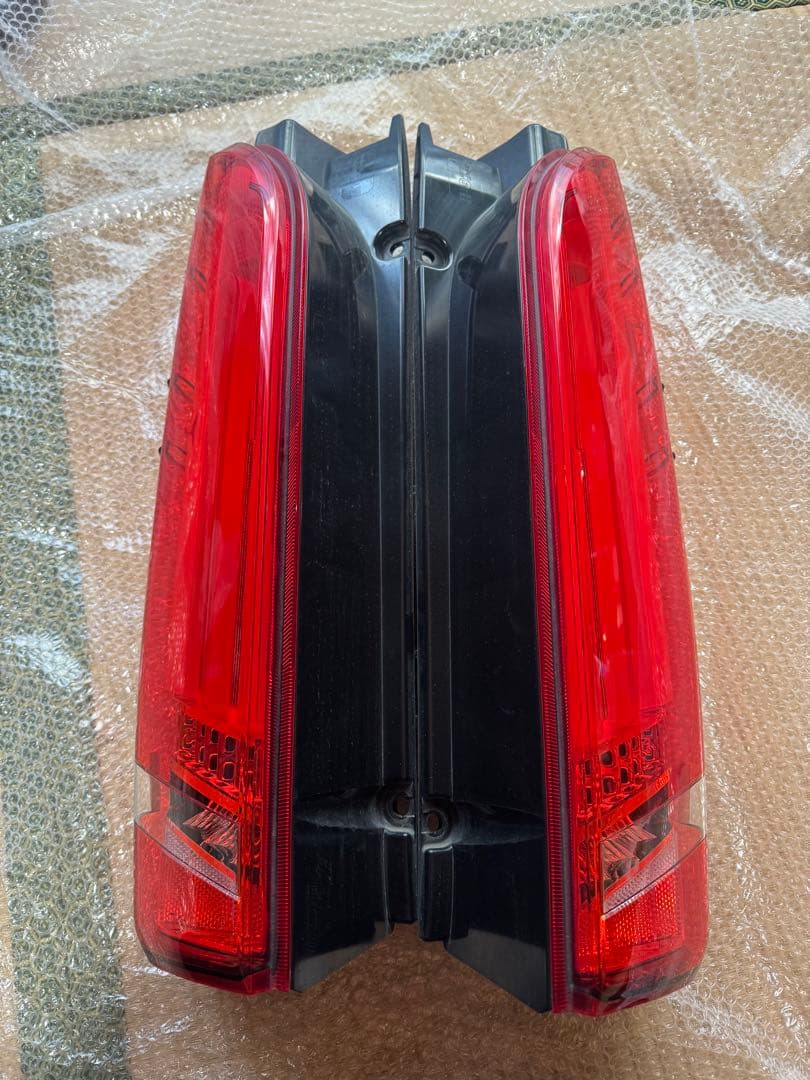 値下げ！ヴァレンティ　ハイエースバン　REVOジュエルLEDテール　美品送料込み