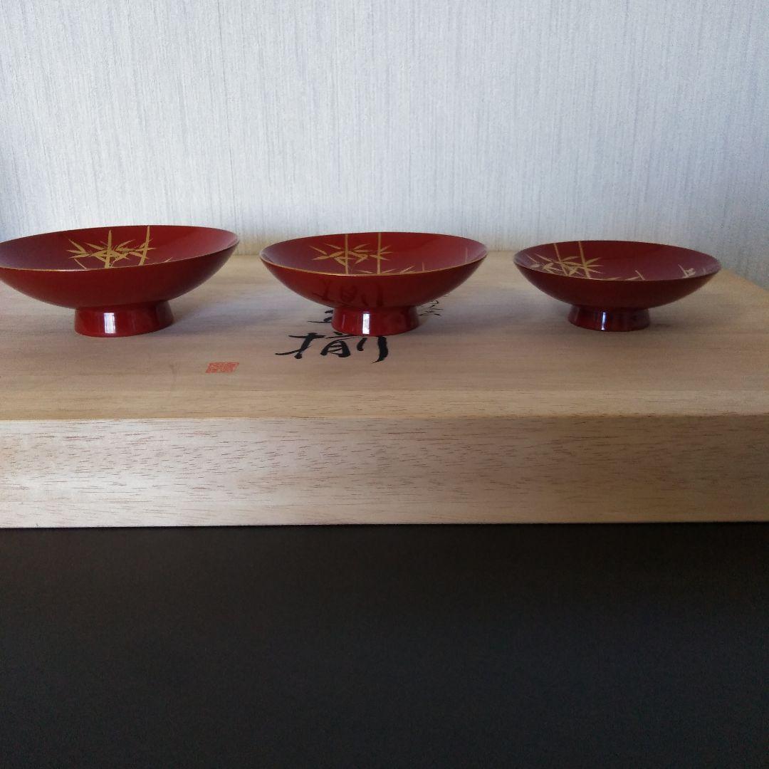 美術工芸蒔絵お屠蘇器　朱塗松竹梅蒔絵祝盃揃　事始祝酒器揃　慶事・初春・挙式等々
