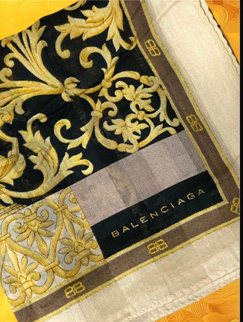 BALENCIAGAエレガントなゴールドブラックスカーフ