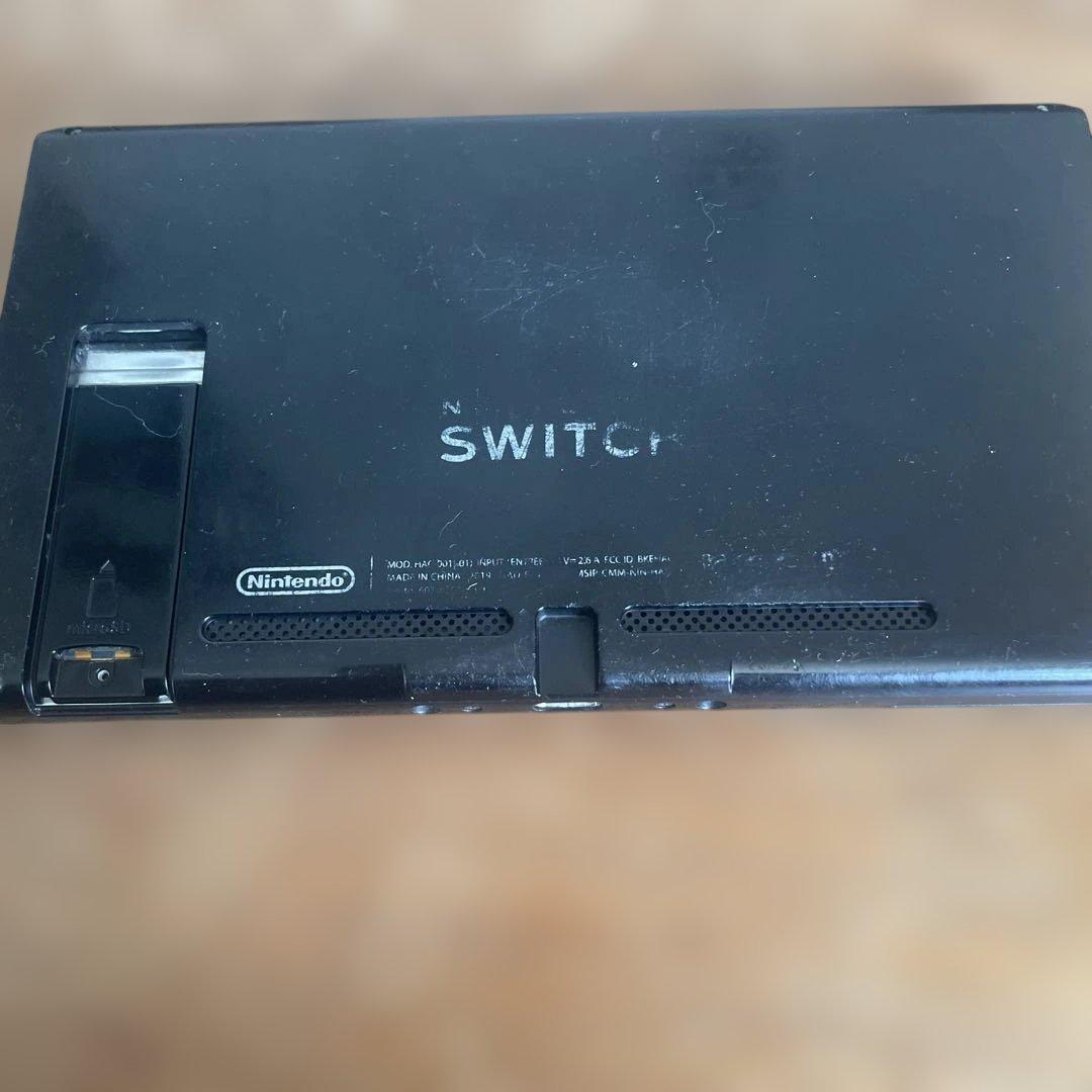 Nintendo Switch 本体とカラフルコントローラー
