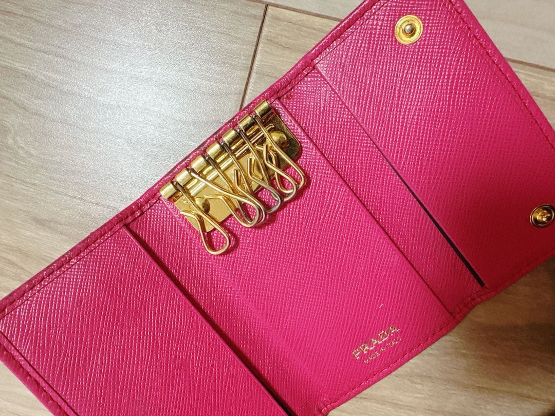 グ*ス様 PRADA ピンク レザー キーケース