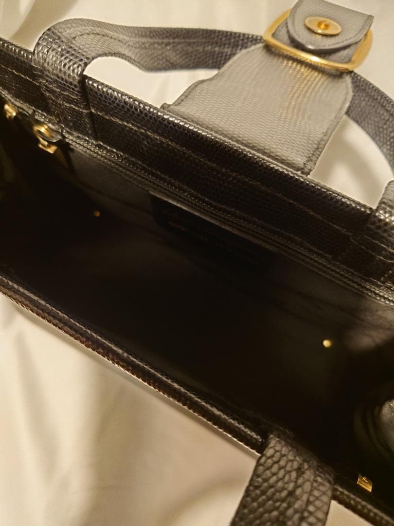 再値下げ美品Ferragamoヴァラ２wayレザーバッグ➕️財布ストラップ未使用