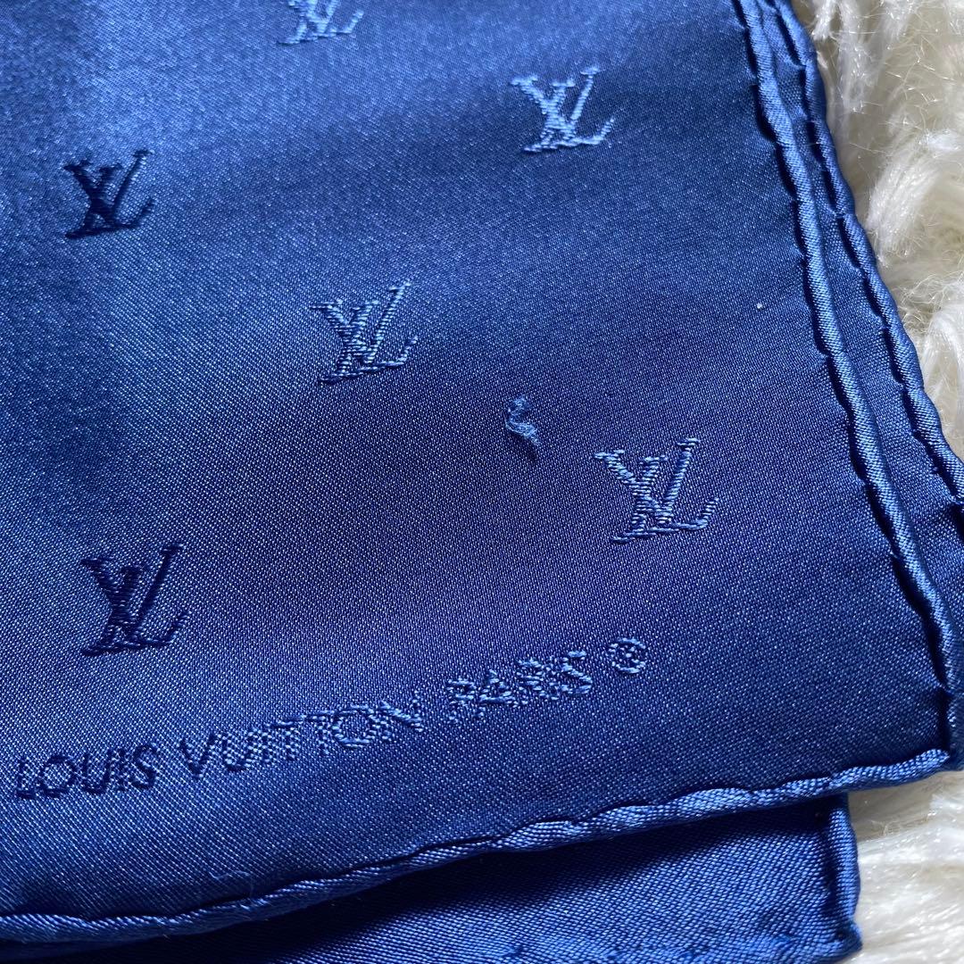 LOUIS VUITTON ルイヴィトン シルク100% ポケットチーフ ブルー