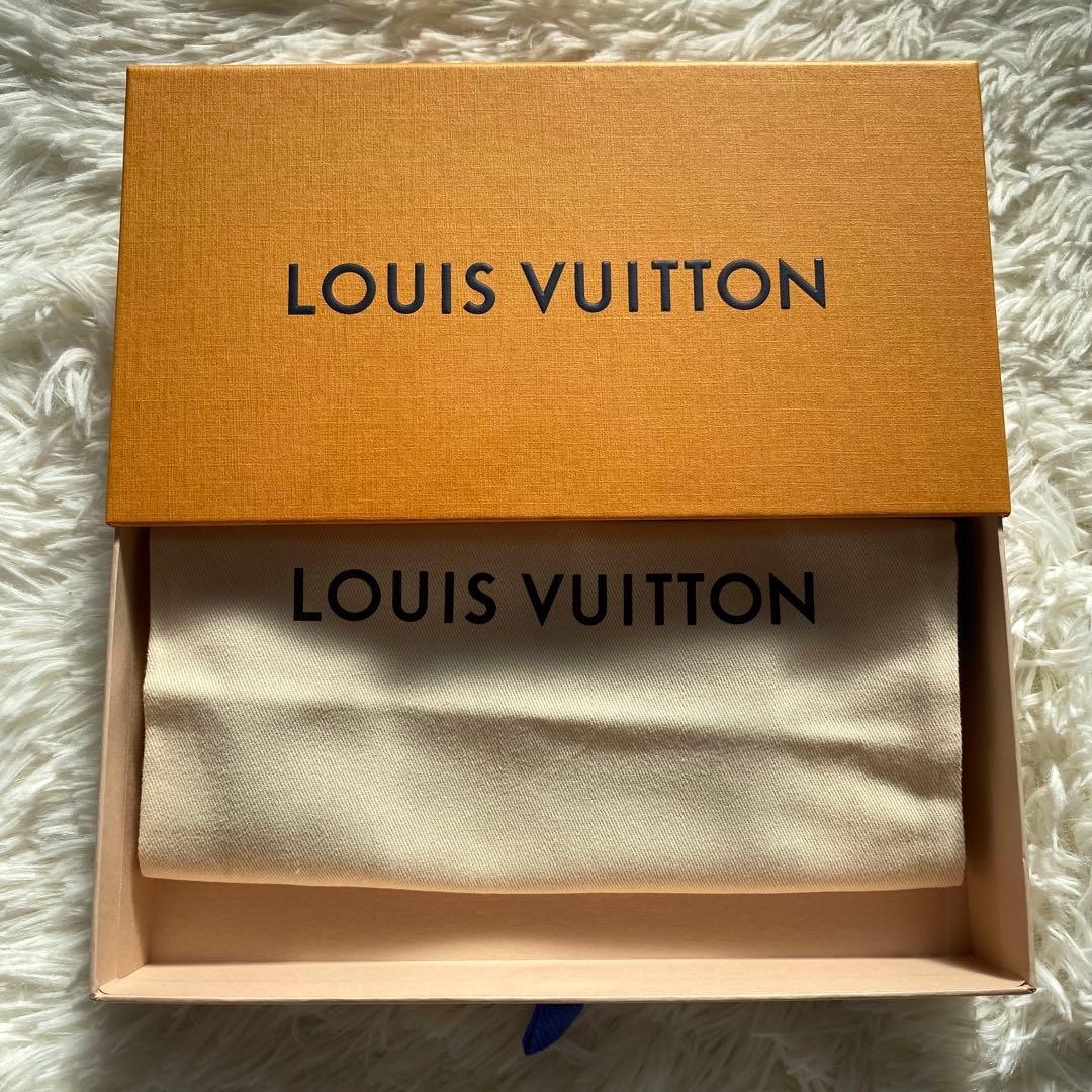 LOUIS VUITTON ルイヴィトン シルク100% ポケットチーフ ブルー