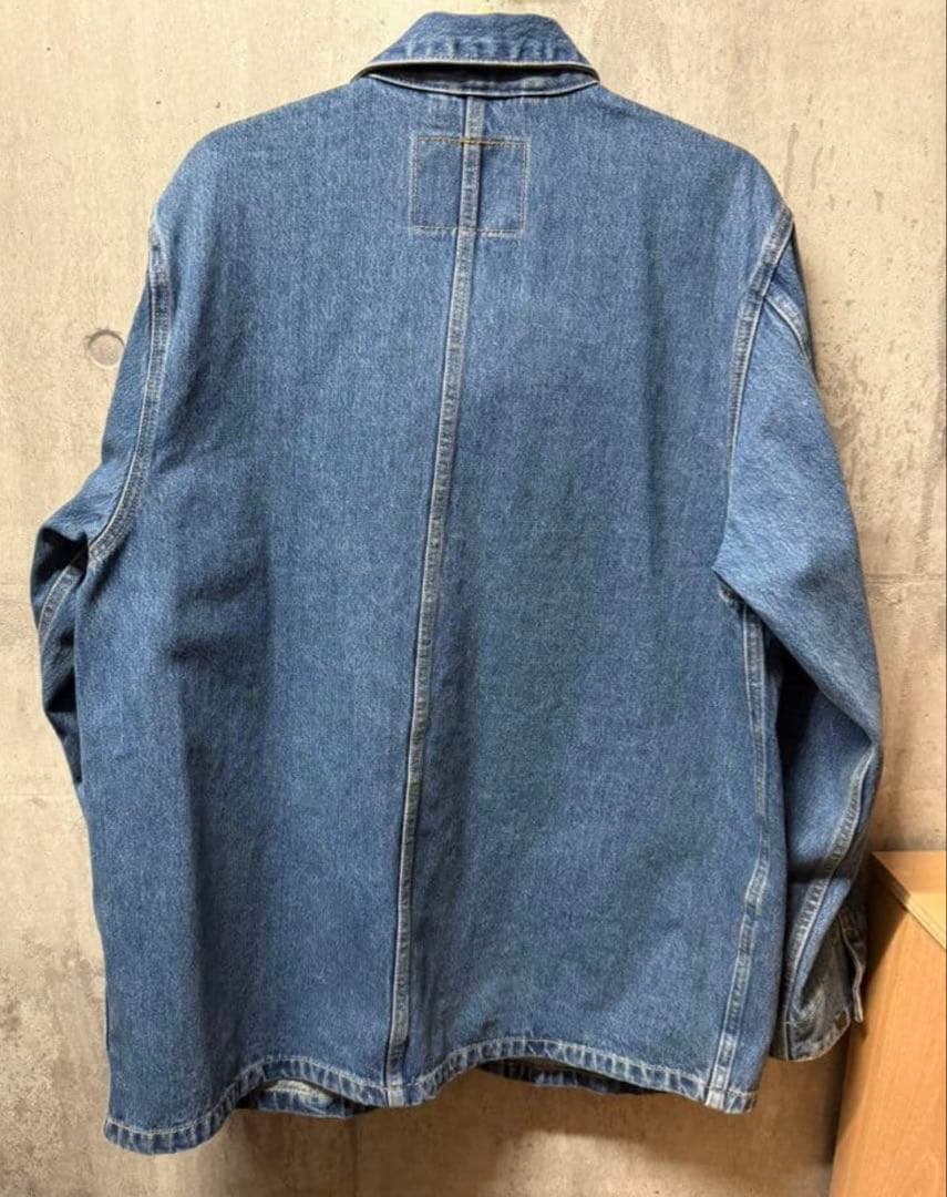 Levi'sデニムジャケット。