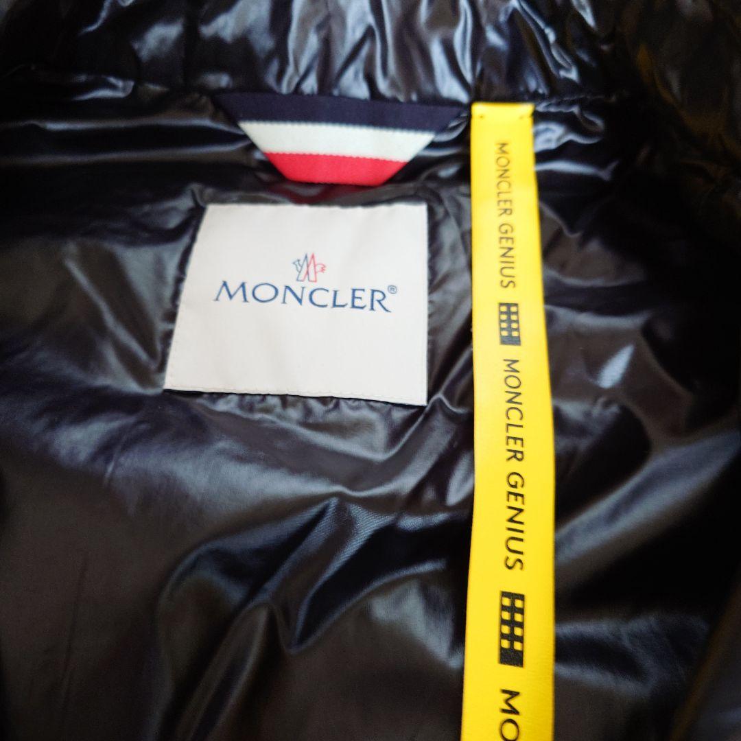 MONCLER ブラック ダウンベスト
