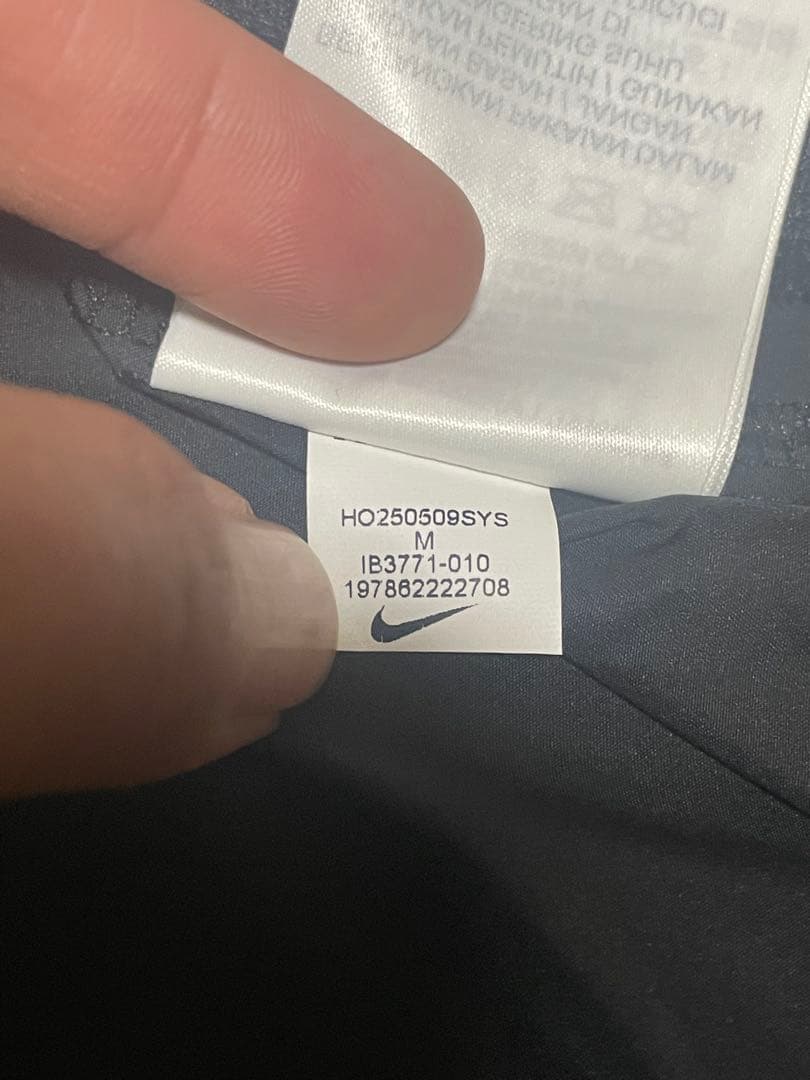 NIKE ランニングジャケット　ウィンドランナー　フルジップ　黒　Mサイズ新品
