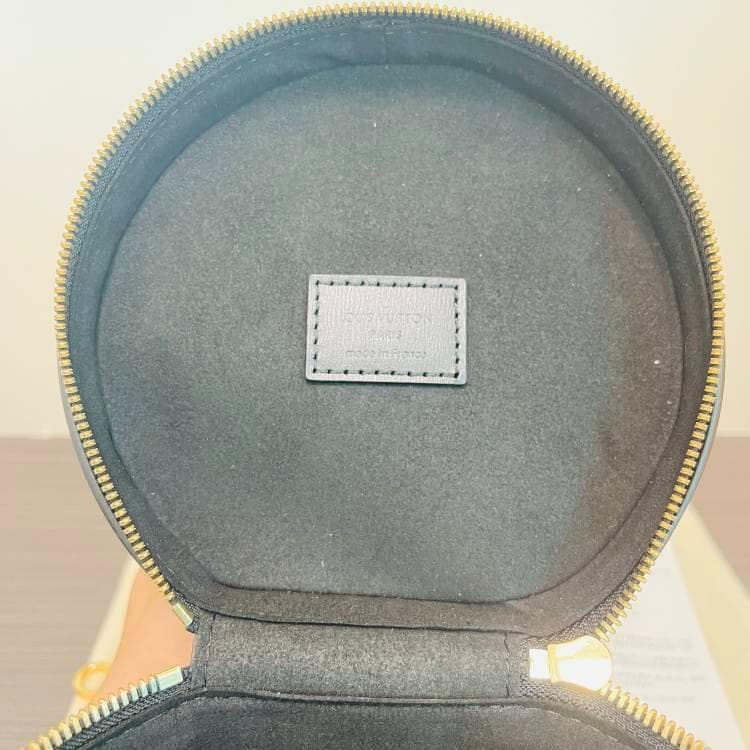 円筒型ショルダーバッグ