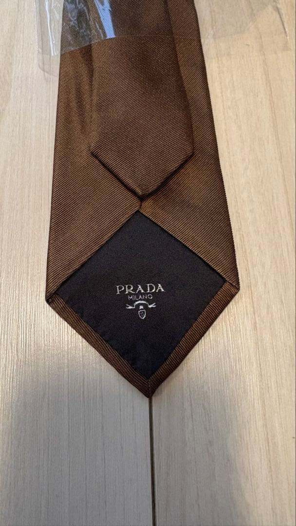 PRADAネクタイ（ブラウン）