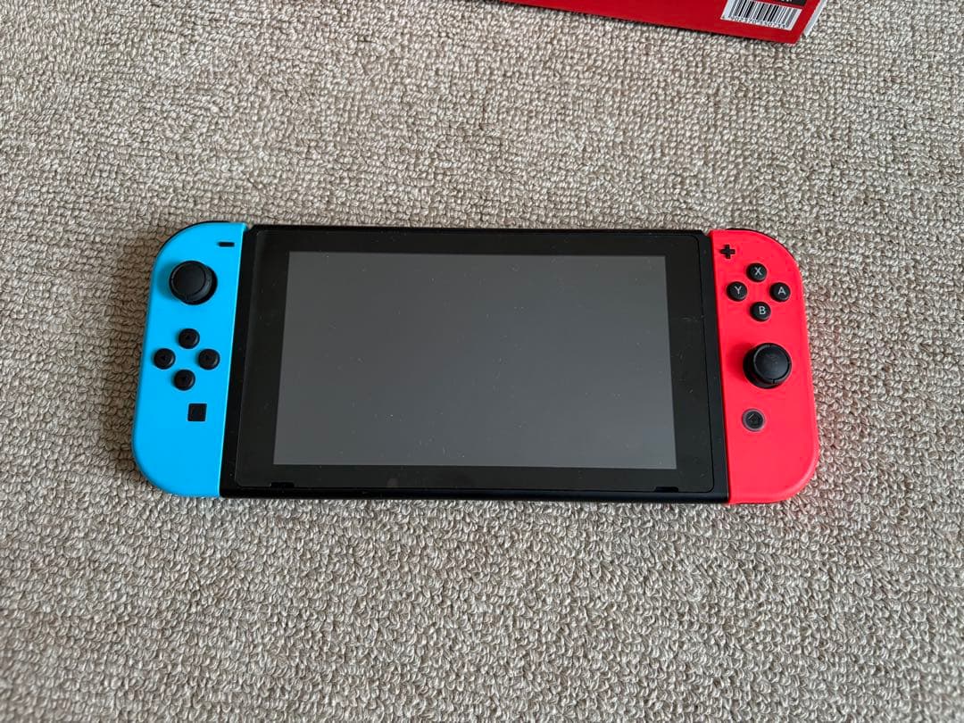 Switch 本体ジャンク品　電源入らず付属品あり。
