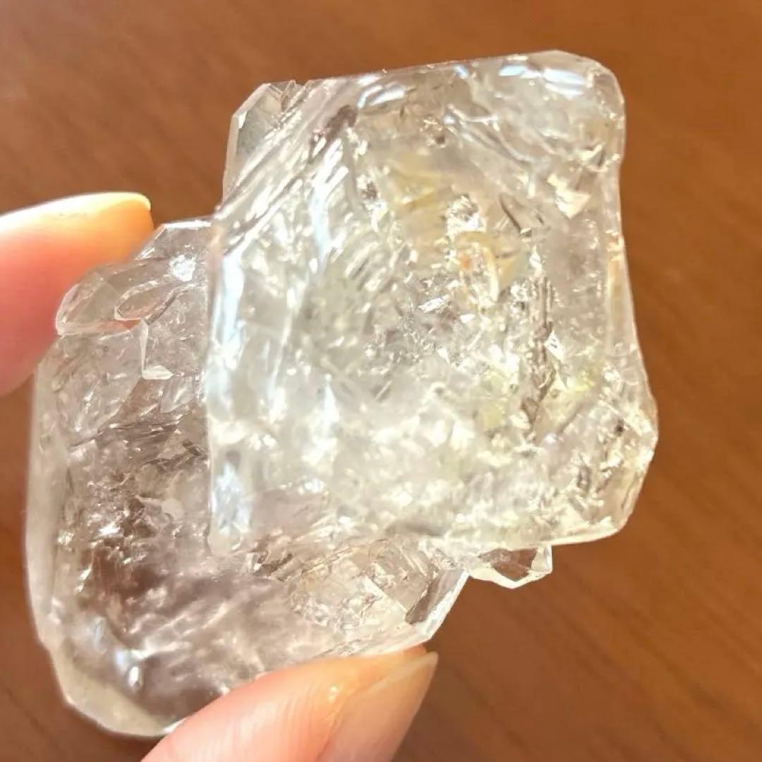 モリオンクラスター　原石　エレスチャルスケルタルクォーツ　骸骨水晶　十数万相当