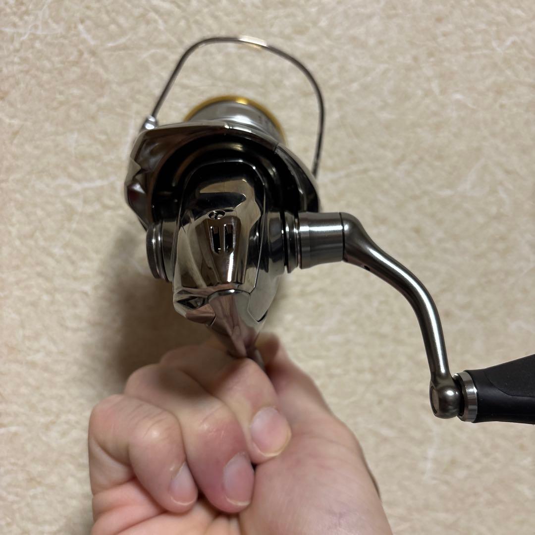 【極美品】シマノ 18ステラC2000SHG早い者勝ち