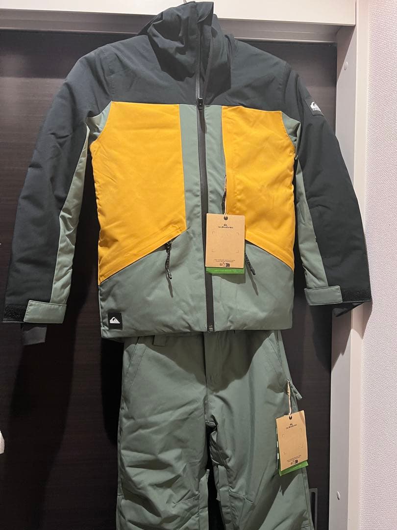 130cm Quiksilver 新品 子ども用 スノーボードウェア 上下セット