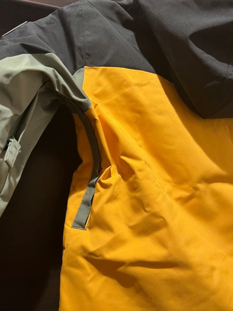 130cm Quiksilver 新品 子ども用 スノーボードウェア 上下セット