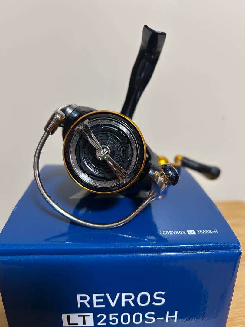 ダイワ18レガリス LT 2000S 20レブロスLT 2500S-H セット