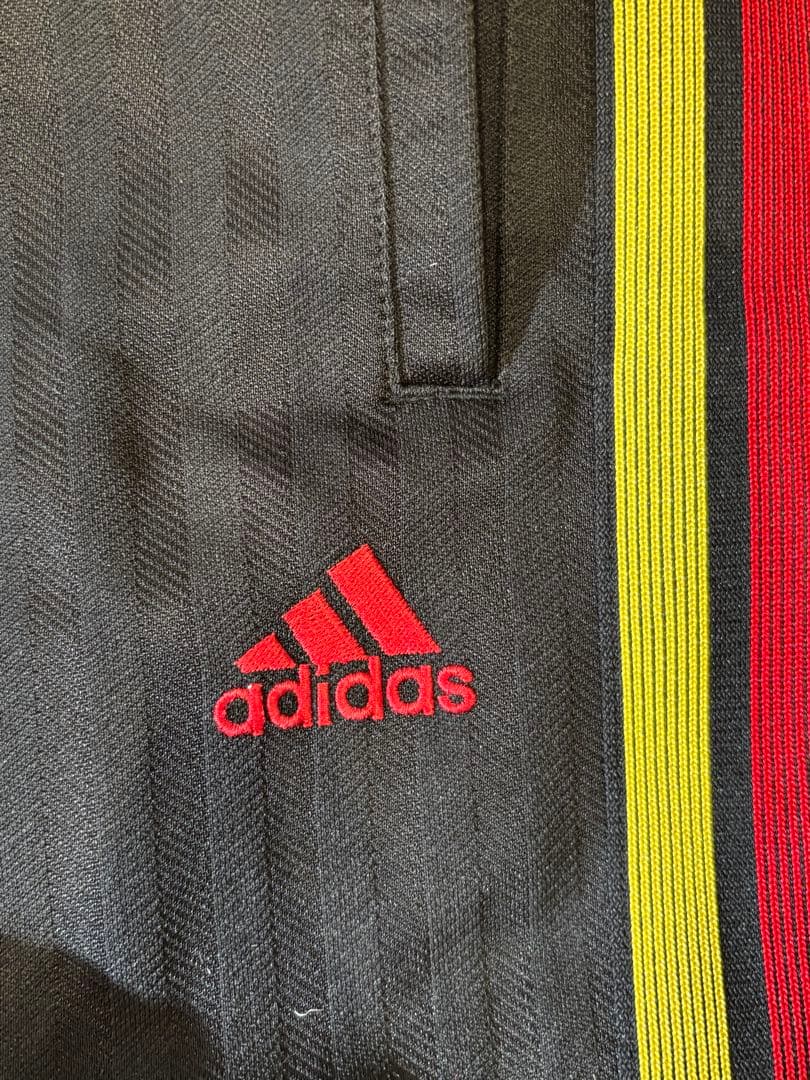 adidas トラックジャケット ブラック×ラスタ ジャージ セットアップ