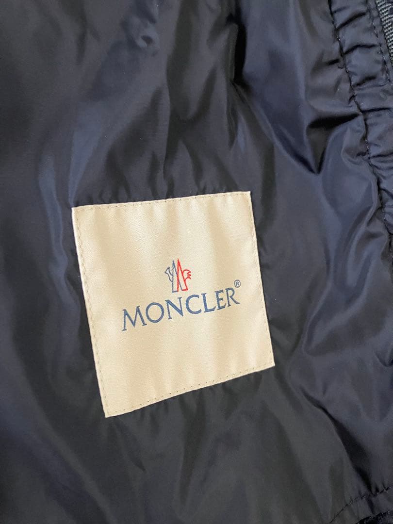Moncler モンクレール　エンブロイダリー　フード付きジャケット