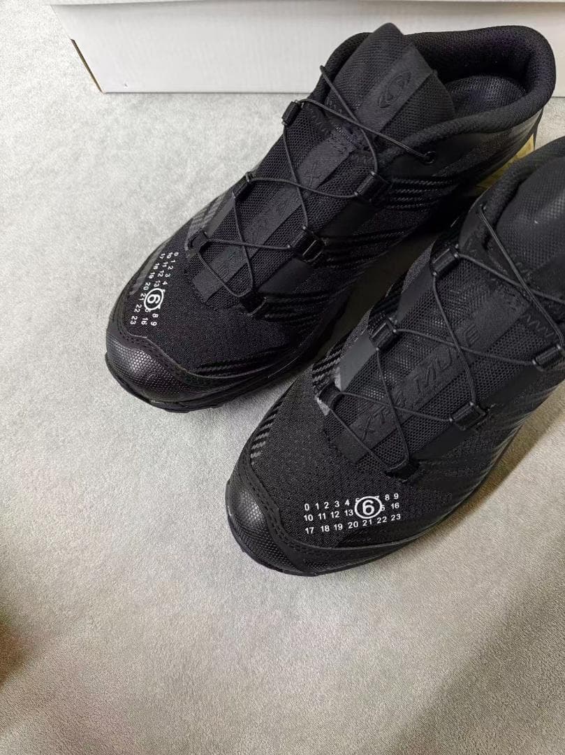 美品MM6 × Salomon XT-4トレイルランニング スニーカー ブラック