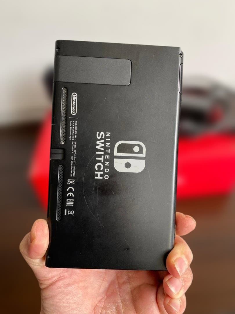 Nintendo Switch 本体 + ケース