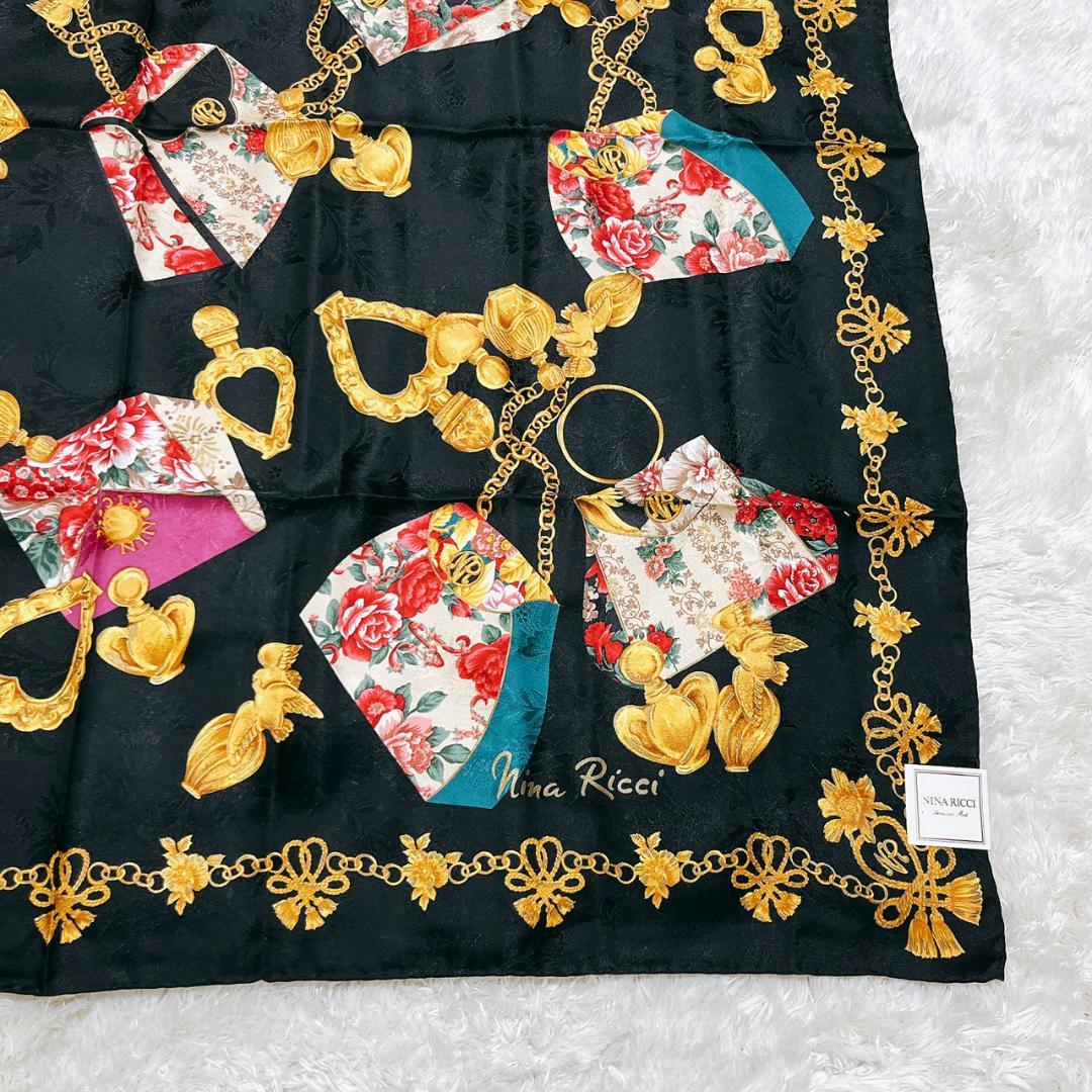 【新品】 ニナリッチ 大判スカーフ 花柄 チェーン 黒 ゴールド 光沢感　豪華