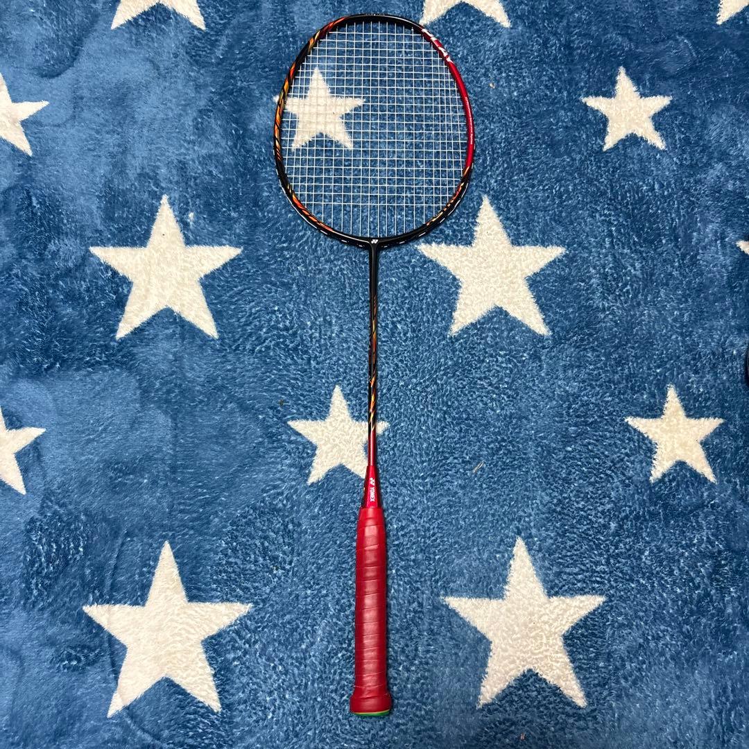YONEX バドミントンラケット 赤/黒