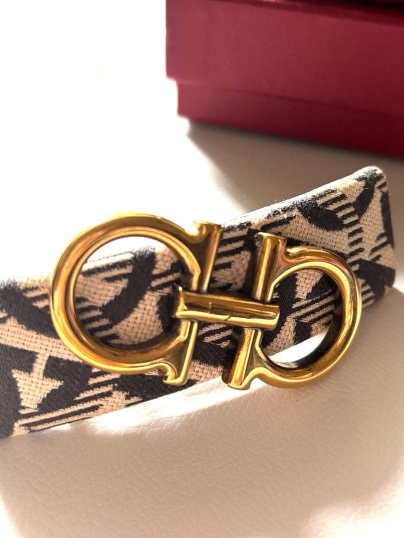 Salvatore Ferragamo　フェラガモ　バレッタ ガンチーニ