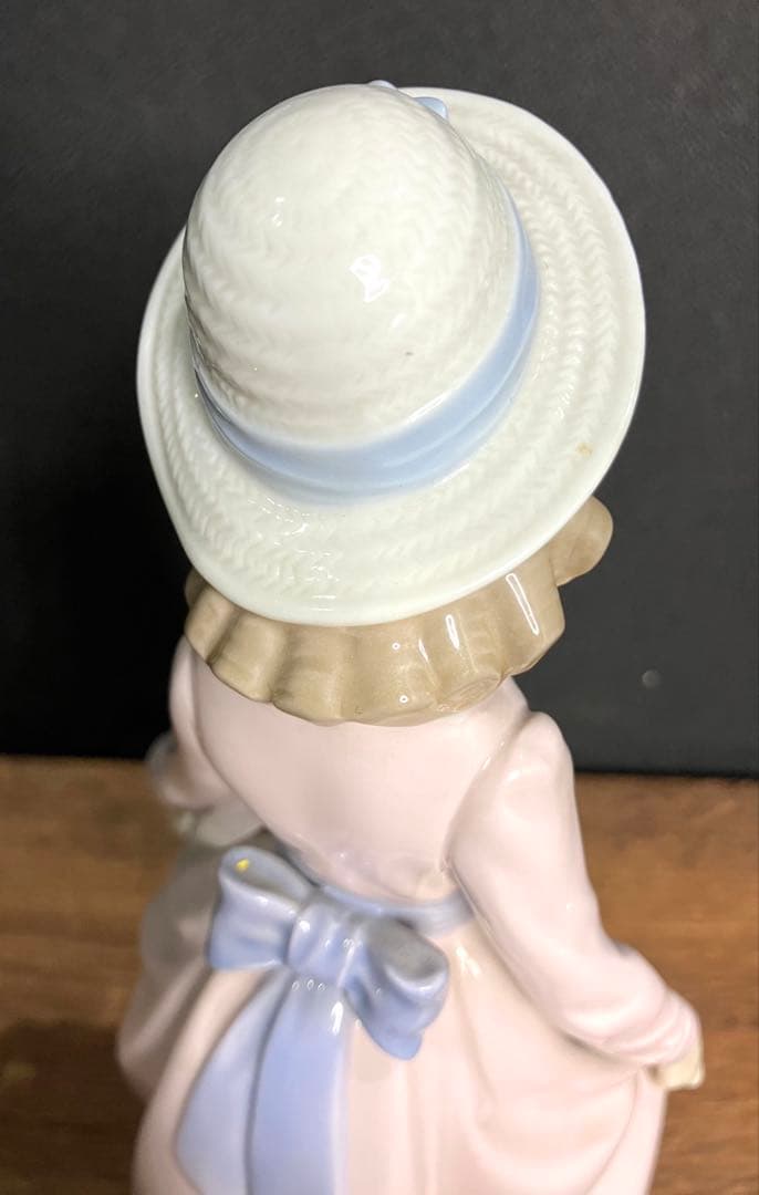 リアドロ LLADRO 陶器製女性像 花束付き