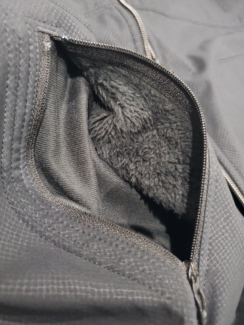 完売品 オークリー REVERSIBLE WIND JACKET
