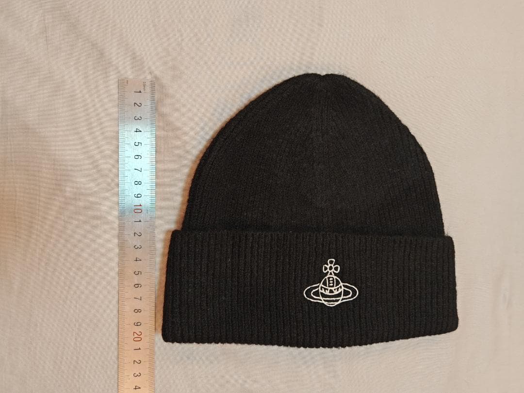 Vivienne Westwood　黒いリブ編みニット帽・刺繍ロゴ付き　新品