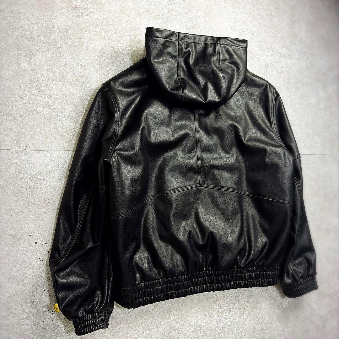 ZARA　フェイクレザー メンズ　フード付きジャケット XLサイズ　光沢　黒