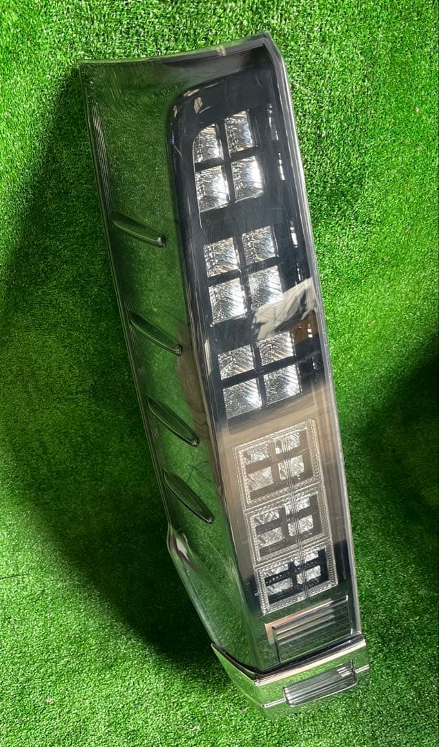 ZWR80系 ヴォクシー 純正 LEDテールKOITO 28-232 左右セット